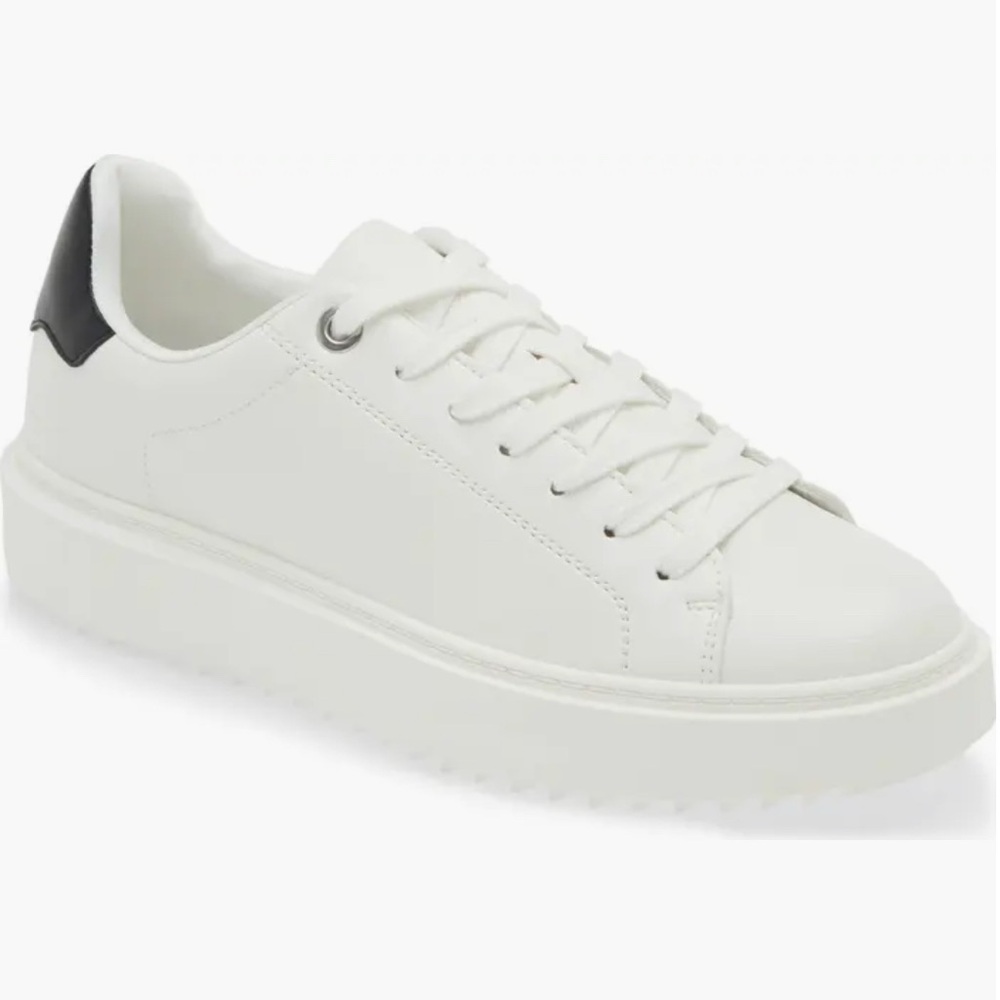 STEVE MADDEN Catcher White Faux Leather Sneakers. Size 9 - Picture 2 of 9